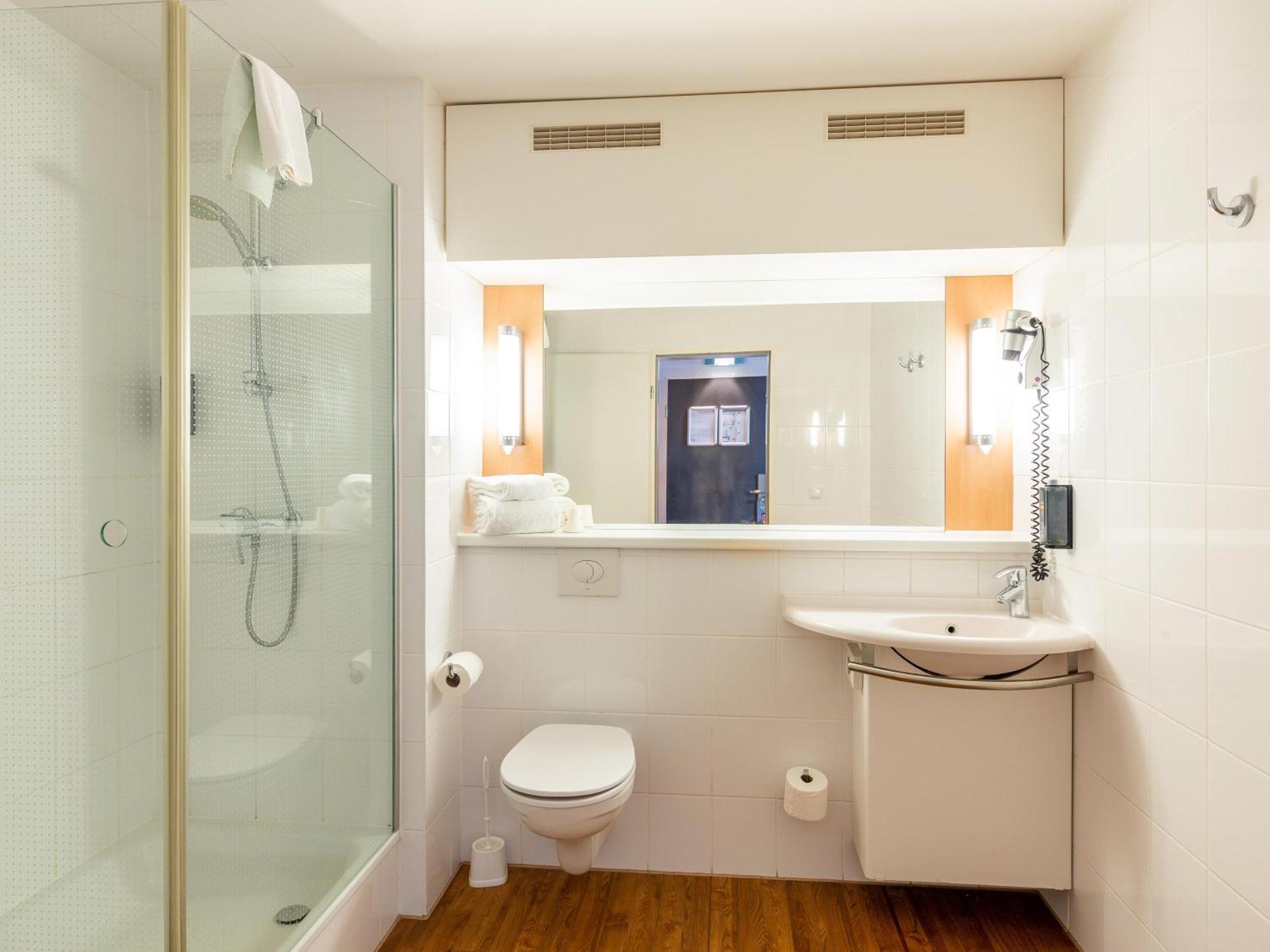 B&B Hotel Duisburg Hbf-Nord Екстериор снимка